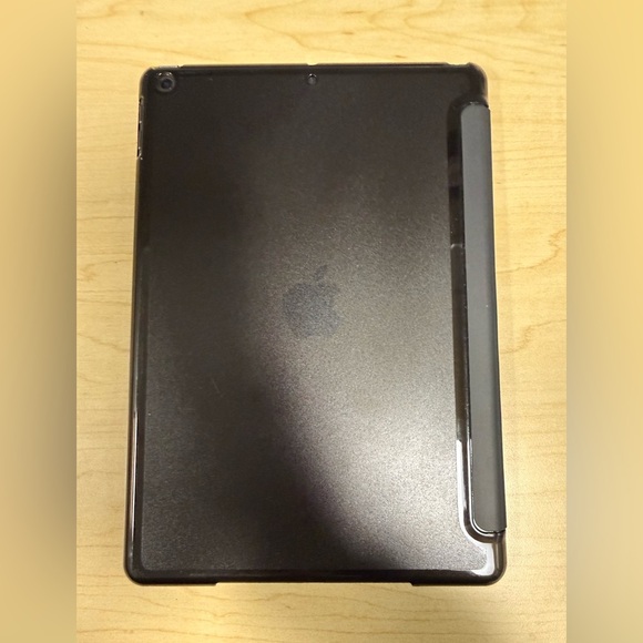 Apple iPad 9th Gen 64GB - Space Gray Black iOS 18.6.2 includes New Case! - Picture 6 of 12